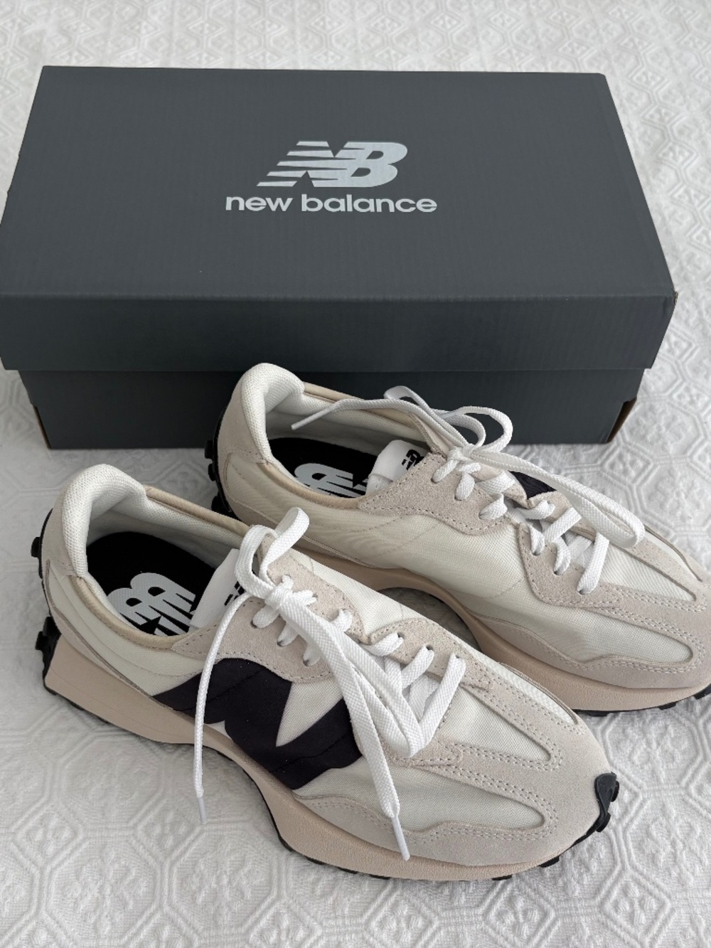 🩵 New Balance 327 White Sea Salt Black Sneakers 7 NIB